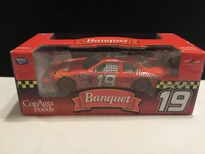 2004 Action NASCAR BOBBY LABONTE #19 Banquet 1:24 scale Diecast Car (AP43) - Picture 1 of 5
