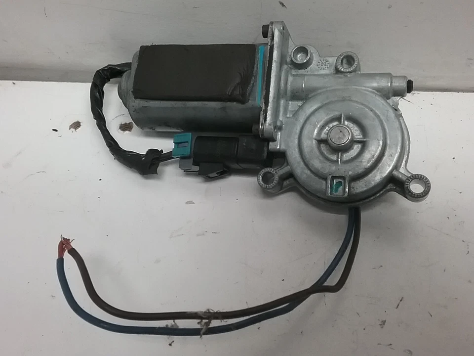 2001-2003 Oldsmobile Aurora Left Front Power Window Motor  24019145 - Image 1 of 3