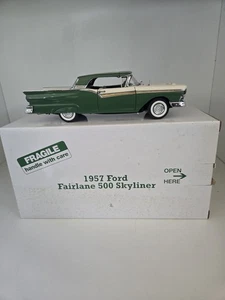 Danbury Mint 1957 Ford Fairlane 500 Skyliner Hardtop Convertible - Green \ White - Picture 1 of 9