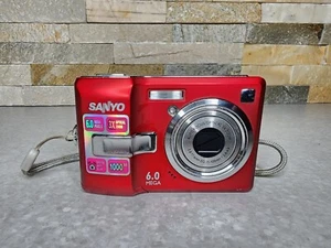 Sanyo VPC-S670R RED 6.0 MP Digital Camera FOR REPAIR ZOOM IN NOT WORKING - Picture 1 of 7