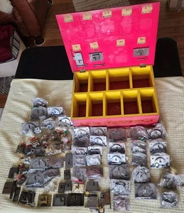 69+VINTAGE LOCKS w EAGLE LOCK DISPLAY WOOD BOX SKELETON KEYS TRUNK CABINET DOOR - Picture 1 of 23