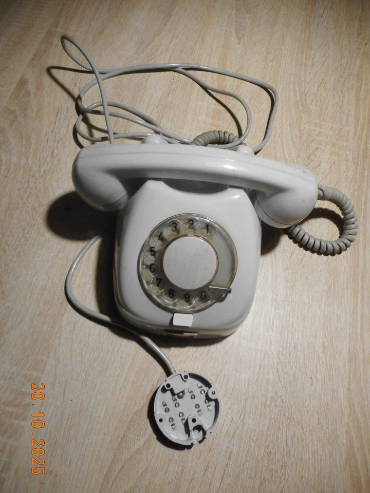 DDR  Tesla Wahlscheibentelefon Telefon Volkspolizei Rotes Kreuz 1969 NVA - Bild 1 von 4