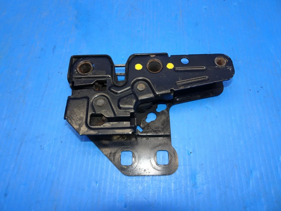 AUDI A4 QUATTRO S4 2002-2009 CAPÓ CIERRE INFERIOR BLOQUEO CIERRE OEM 8E0823509 Foto 1 de 4