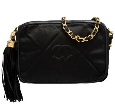 Bolso de hombro Chanel Camera acolchado negro satinado Foto 1 de 4