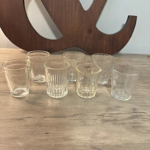 Lote de 7 vasos pequeños de cristal - Imagen 1 de 2