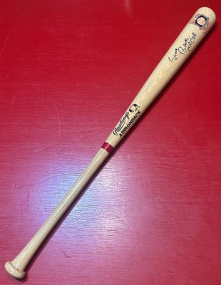 Bate del Salón de la Fama de los Bat Cubs firmado con inscripción Ernie Banks Mr Cub Foto 1 de 4