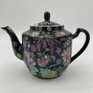 Vintage chinesische geblümte schwarze Porzellan Teekanne - handbemalt - 20 cm breit - Bild 1 von 11