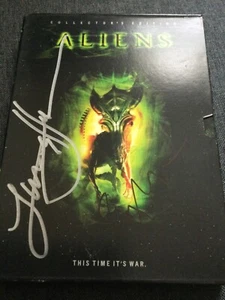 Aliens Collectors Edition 2 DVD Set signed by Sigourney Weaver + Lance Henriksen - Picture 1 of 4