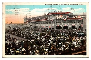 A Holiday Crowd At The Beach Galveston Texas Old Time Cars 1 Cent Green Stamp - Bild 1 von 2