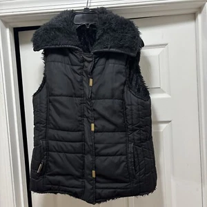 Black quilted /faux fur reversible vest in excellent condition. - Picture 1 of 7