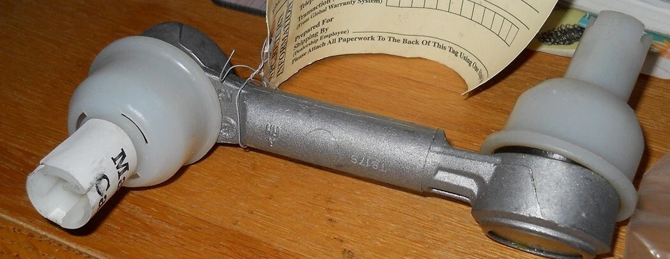 NOS 2004-05 Chevrolet SSR Rear Stabilzer Link - Image 1 of 1