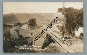 Postal con foto real de construcción de ferrocarriles RPPC en River Tavern HINSDALE NH - Imagen 1 de 2