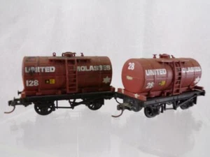 Two Mainline United Molases tank wagons HO gauge with Kadees 1I12 - Picture 1 of 5