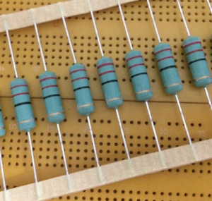 3,3Ω 6,8Ω 22Ω 100Ω ohmios 5% 5W Resistencia enrollable a prueba de llama Yageo KNP5WS M-Qty - Imagen 1 de 5