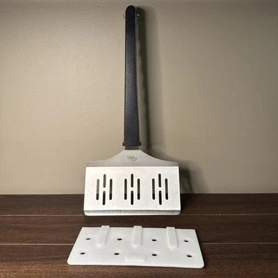 Pampered Chef BBQ Grill Jumbo Turner Spatula w Cover 8” Wide - Image 1 of 4