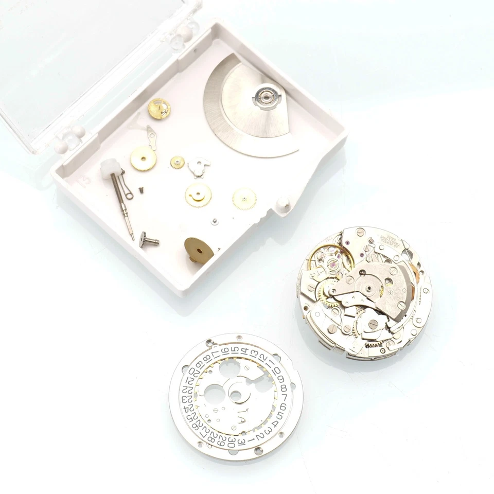 Valjoux 7750 For Parts or Restore Good Balance 25 Jewels Watchmakers Parts - Image 1 of 3