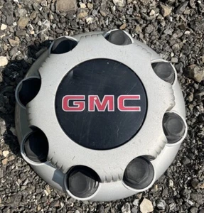 One (1) 1999- 2017 GMC Sierra 2500 3500 Silver OEM Center Cap 15052379 - Picture 1 of 5