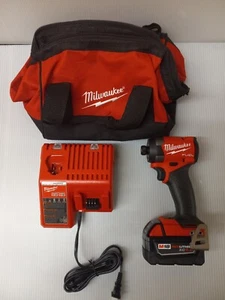  M18 Milwaukee FUEL 1/4" Brushless Impact Driver 2953-20 + 5.0 Ah Battery - Picture 1 of 8
