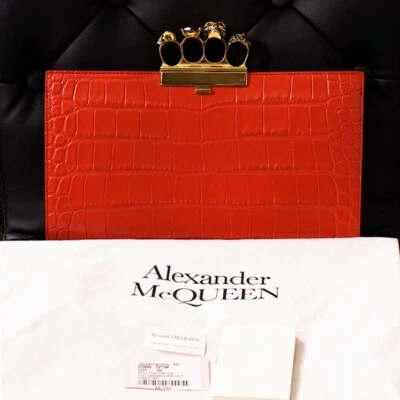 NEW $2,290 ALEXANDER MCQUEEN Scarlett Red GOLD JEWELED KNUCKLE 4 Ring SKULL BAG - Image 1 of 4