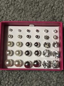 Avon Pearly Mega Stud Earring Pack (15 Pairs)