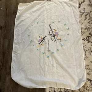 Vintage 50er Baby Flanell Empfangsdecke handbestickt Ente Herz Geige - Bild 1 von 5