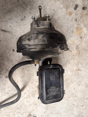 Jeep FSJ Grand Wagoneer OEM Brake Power Booster Mount Adapter & Master Cylinder - Image 1 of 3