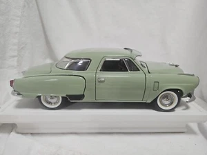 1:18 MODELLI DI MARCA 1951 STUDEBAKER COUPE VERDE SU CREMA - Foto 1 di 10