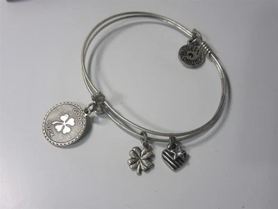 Brazalete Trébol Victoriano Trading Dulce Romance Buena Suerte Peltre 28D Foto 1 de 2