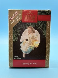1992 Hallmark Christmas Ornament LIGHTING THE WAY Magic Flickering Light Angel - Picture 1 of 9