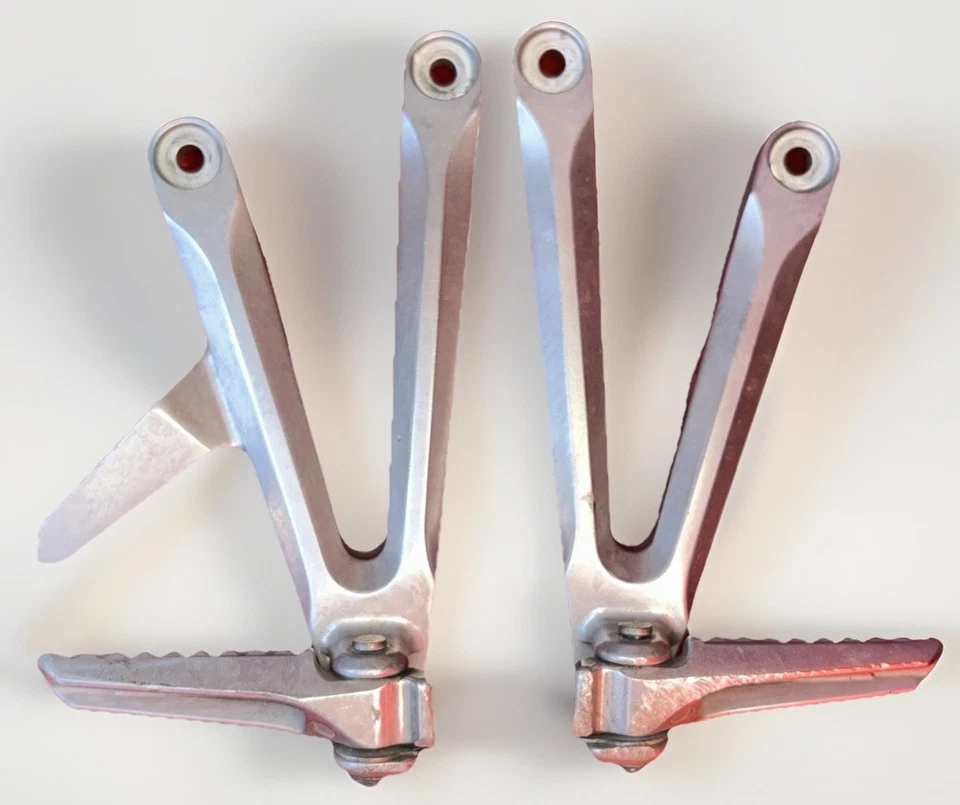 Soporte de estriberas traseras para pasajero Suzuki GSXR 600 2006 079 080 ADC6 bonito MEL-L/R Foto 1 de 4