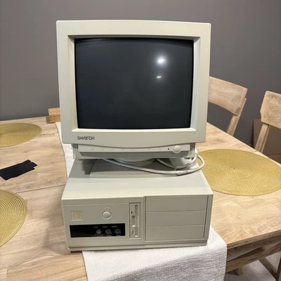 Samtron SC-428PC Color Display Unit Samsung Display Devices - Image 1 of 3