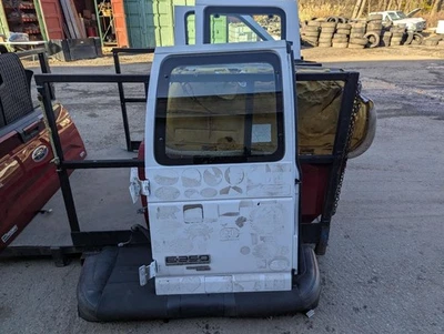 (LOCAL PICKUP ONLY) Driver Left Rear Back Door With Window Fits 09-14 FORD E150  Foto 1 de 4