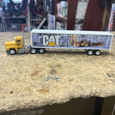 Semirremolque Winross Caterpillar Cat Freightliner 1999 raro con mural retroexcavadora Foto 1 de 4