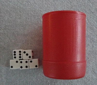 Taza de dados de plástico rojo de repuesto para juego Milton Bradley Yahtzee y troquel de 5 dados Foto 1 de 4
