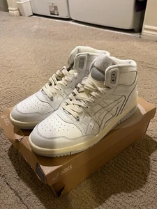 NEW Adidas High Top Sneakers. White/grey. Size 9.5 with Tags and Box. EX89 MT - Picture 1 of 8