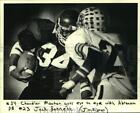 1987 Press Photo Chandler Mouton gets eye to eye with Jack Bennett - noc56073