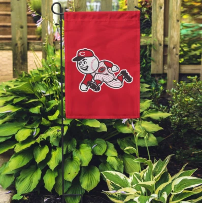 CINCINNATI REDS 11.5" X 17.5" GARDEN FLAG / YARD BANNER - Image 1 of 4