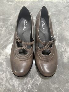 Clarks Comfort Womens Heeled Fancy Mary Jane Comfortable Shoes SZ 6.5 Taupe