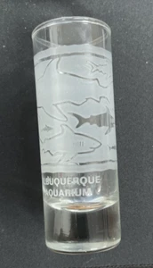 Tiburones de acuario Albuquerque 1993 vidrio de chupito alto - Imagen 1 de 10