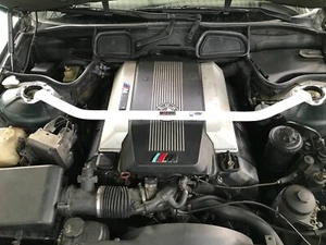Barra de puntal delantera de 2 puntos Ultra Racing para BMW E38 (740i) 4,0 V8 2x2 1994-2001 - Imagen 1 de 10