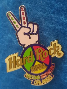 ORLANDO HOTEL STAFF 2nd BIRTHDAY PEACE SIGN FINGERS HAND LOGO Hard Rock Cafe PIN - Picture 1 of 1