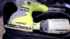 RYOBI S652DG Levigatrice a filo 1/4 foglio PALM con sacchetto antipolvere e custodia per il trasporto. - Foto 1 di 3