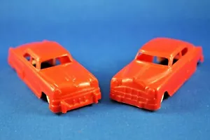 Plasticville - O-O27 - V-10 Vehicles - 2 RED Autos - Excellent+++++ - Picture 1 of 9