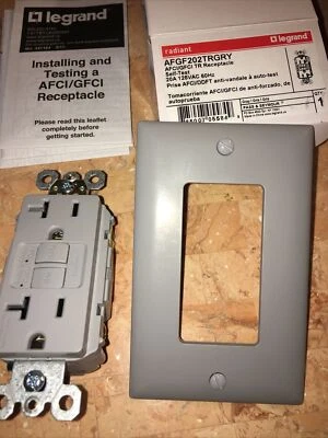 Pass and Seymour AFGF202TRGRY 20A AFCI/GFCI AUTOPRUEBA Receptáculo Gris TampResis Foto 1 de 4