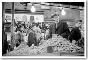 1954 Silberhalogenid Foto von Reverend Billy Graham auf einem Londoner Markt - Bild 1 von 1