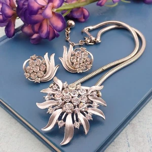 Crown Trifari Clear Rhinestone Flower Leaf Silver Tone 16" Necklace Earring Set - Picture 1 of 8