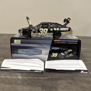 CUNA CHEVY IMPALA 2010 AUTOGRAFIADA POR RYAN NEWMAN EJÉRCITO DE ESTADOS UNIDOS FUNDIDA A PRESIÓN Y AUTOGRAFIADA - Imagen 1 de 12