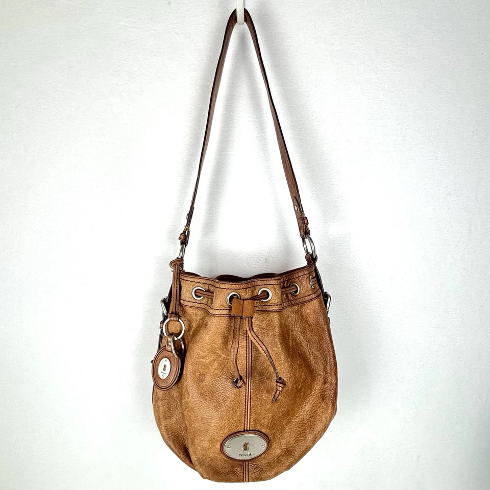 Fossil Maddox Cuero Marrón Cordón Bolso Cubo Llavero Envejecido Foto 1 de 4