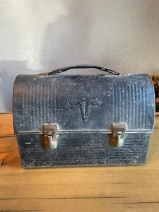 American Thermos "V" Victory Dome Brotdose 50er Jahre Metall 10" lang schwarz - Bild 1 von 5