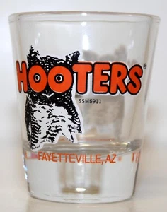 Vidrio de tiro HOOTERS Fayetteville, AZ 2 1/4" de alto - Imagen 1 de 8